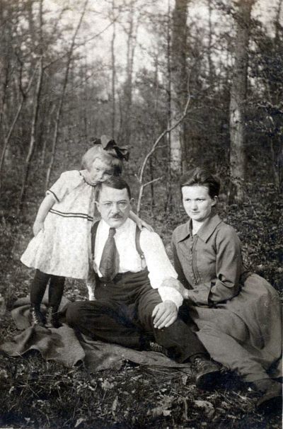 Jan Skala z żoną Elsą i córką Liselotte - Jan Skala z żoną Elsą i córką Liselotte, 1922 r. 