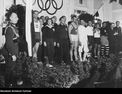 Swearing in of the Olympic athletes, Warsaw 1935 - Swearing in of the Olympic athletes by the President of the Polish Olympic Committee, Colonel Kazimierz Glabisz, Maria Kwaśniewska in the middle of the picture, Warsaw 1935.  