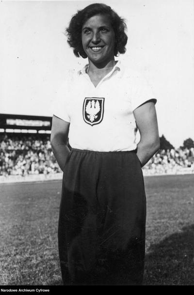 Athlete Maria Kwaśniewska, Dresden 1935 - Athlete Maria Kwaśniewska, Dresden 1935.  