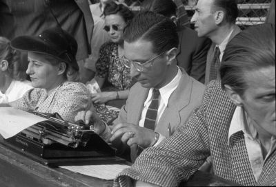 Leopold Tyrmand, 1947 r. - Leopold Tyrmand jako reporter podczas Pucharu Davisa w Warszawie, 1947 r. 