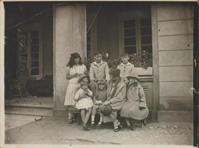 Helena Sierakowska z dziećmi w 1926 r. - Helena Sierakowska z dziećmi w 1926 r. 