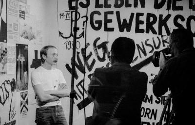 Zwei Jahre Solidarność – Exhibition of the Solidarność working group - Interview with the Free Berlin TV station. From left: Wojtek Drozdek, Joachim Trenkner.