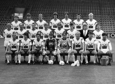 Mannschaftsfoto des VfL Bochum, 1988 - In der Saison 1988/1989 im VfL-Kader u. a. Michael Rzehaczek und Andrzej Iwan. 
