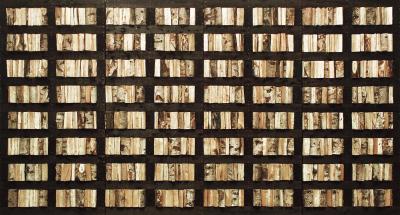 Zdj. nr 32: Drewniana tablica, 2001 - Drewniana tablica, 2001, zwęglone drewno świerkowe, drewno brzozowe, gwoździe, 470 x 240 x 17 cm, Sammlung de Weryha, Hamburg