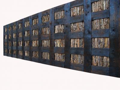 Zdj. nr 35: Drewniana tablica, 2002 - Drewniana tablica, 2002, zwęglone drewno świerkowe, kora, gwoździe, 310 x 100 x 7 cm, Sammlung de Weryha, Hamburg
