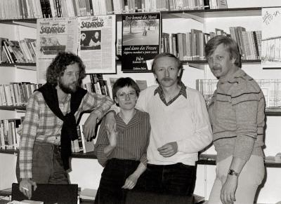Family portrait - Library, office and gallery of the Solidarność working group. From left: Krzysio Kasprzyk, Basia Nowakowska-Drozdek, Wojtek Drozdek and Marian Stefanowski (Czarek).