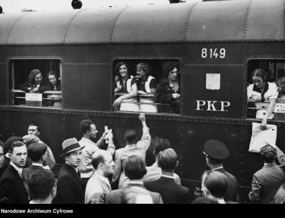 Verabschiedung der polnischen Olympia-Mannschaft, 1936 - Verabschiedung der polnischen Olympia-Mannschaft durch ihre Fans, 1936.  