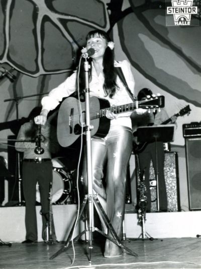 Karin Stanek beim Konzert in Halle (ehem. DDR) - Karin Stanek beim Konzert in Halle (ehem. DDR), 1970er Jahre