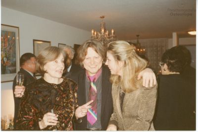 Spotkanie w konsulacie RP w Monachium.  - W środku Leszek Żądło, z prawej Barbara Kwiatkowska-Lass, 12.12.1992 r. 