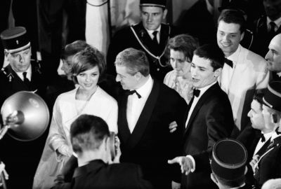 Barbara Kwiatkowska-Lass 1961 bei den Filmfestspielen in Cannes - Zweiter von rechts Alain Delon, links hinter der Schauspielerin Roman Polański. 