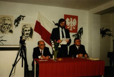 Sitzung des Hauptkomitees der Polnischen Sozialistischen Partei, München 1989 - Jacek Kowalski spricht. Erster von rechts: Bogdan Żurek 