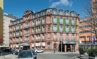 Historyczny budynek Park-Hotelu - Historyczny budynek Park-Hotelu przy Wiesenhüttenplatz we Frankfurcie istnieje do dziś. 