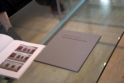 Benjamin H.D. Buchloh książka "Gerhard Richter's Birkenau Paintings", 2019 - Równolegle z uroczystym otwarciem wystawy cyklu, historyk sztuki Benjamin H.D. Buchloh wydał książkę "Gerhard Richter's Birkenau Paintings", 2019. 