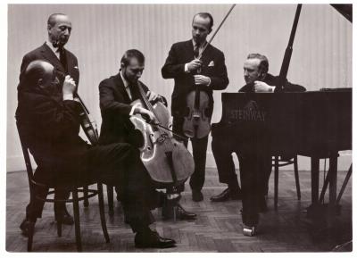 Warschauer Quintett - Warschauer Quintet (Kwintet Warszawski). Von links: Władysław Szpilman und Stefan Kamasa (stehend) sowie Bronisław Gimpel und Aleksander Ciechański, Tadeusz Wroński (sitzend).