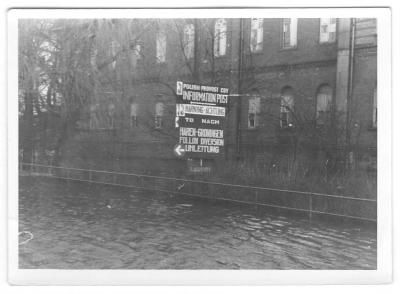 Powódź w Meppen w 1946 r. - Drogowskaz do Haren przed starym sądem rejonowym w Meppen