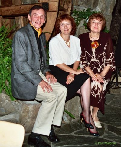 Photograph of Krystyna M. B. Leonowicz-Babiak, Zenon Babiak, and Agata Kalinowska-Bouvy together - Photograph of Krystyna M. B. Leonowicz-Babiak, Zenon Babiak, and Agata Kalinowska-Bouvy together, 2000. 
