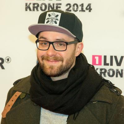 Bei 1LIVE Krone, 2014 - Mark Forster beim deutschen Musikpreis „1LIVE Krone“ des Radiosenders 1LIVE des Westdeutschen Rundfunks am 4. Dezember 2014 in der Bochumer Jahrhunderthalle auf dem roten Teppich 