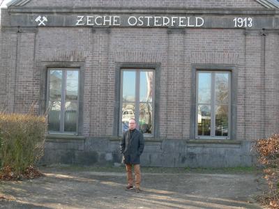 Patrick Barteit in front of the former Osterfeld colliery in 2018 - Patrick Barteit in front of the entrance gate of the former Osterfeld colliery, Osterfeld in 2018. 