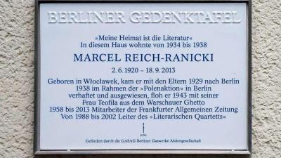 Tablica pamiątkowa w Berlinie dla Marcela Reicha-Ranickiego - Tablica pamiątkowa w Berlinie dla Marcela Reicha-Ranickiego