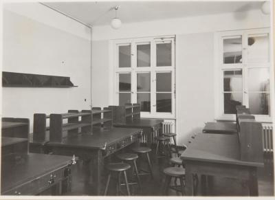 Physik- and Chemieraum, Polish Grammar School in Bytom (in the 1930s) - Physik- and Chemieraum, Polish Grammar School in Bytom (in the 1930s) 