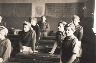 Uczniowie polskiej szkoły w Maczkowie - Uczniowie polskiej szkoły w Maczkowie, 1945 r.