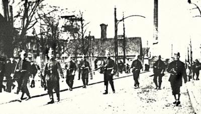 Military patrol in front of the Erin colliery in Castrop on the occasion of the "Herne Polish Revolt" in 1899.