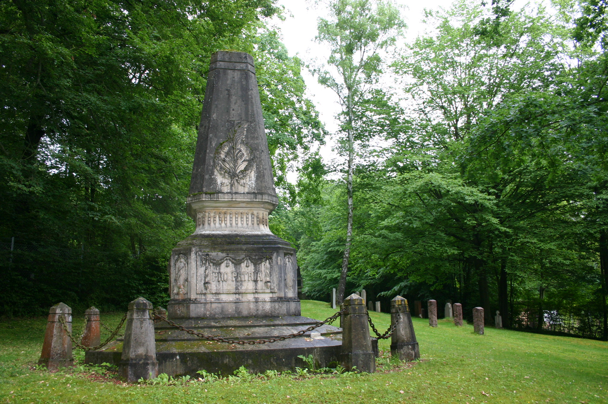 Denkmal auf dem Friedhof in Hameln