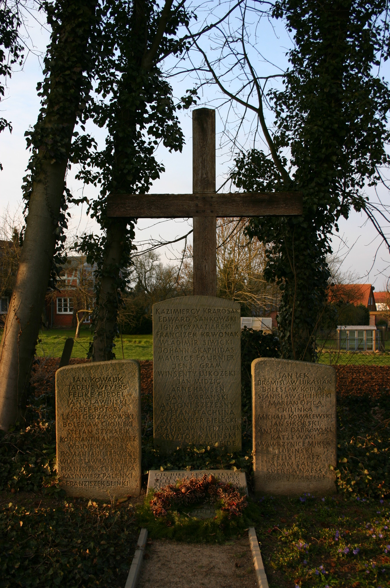 Denkmal auf dem Friedhof in Barskamp