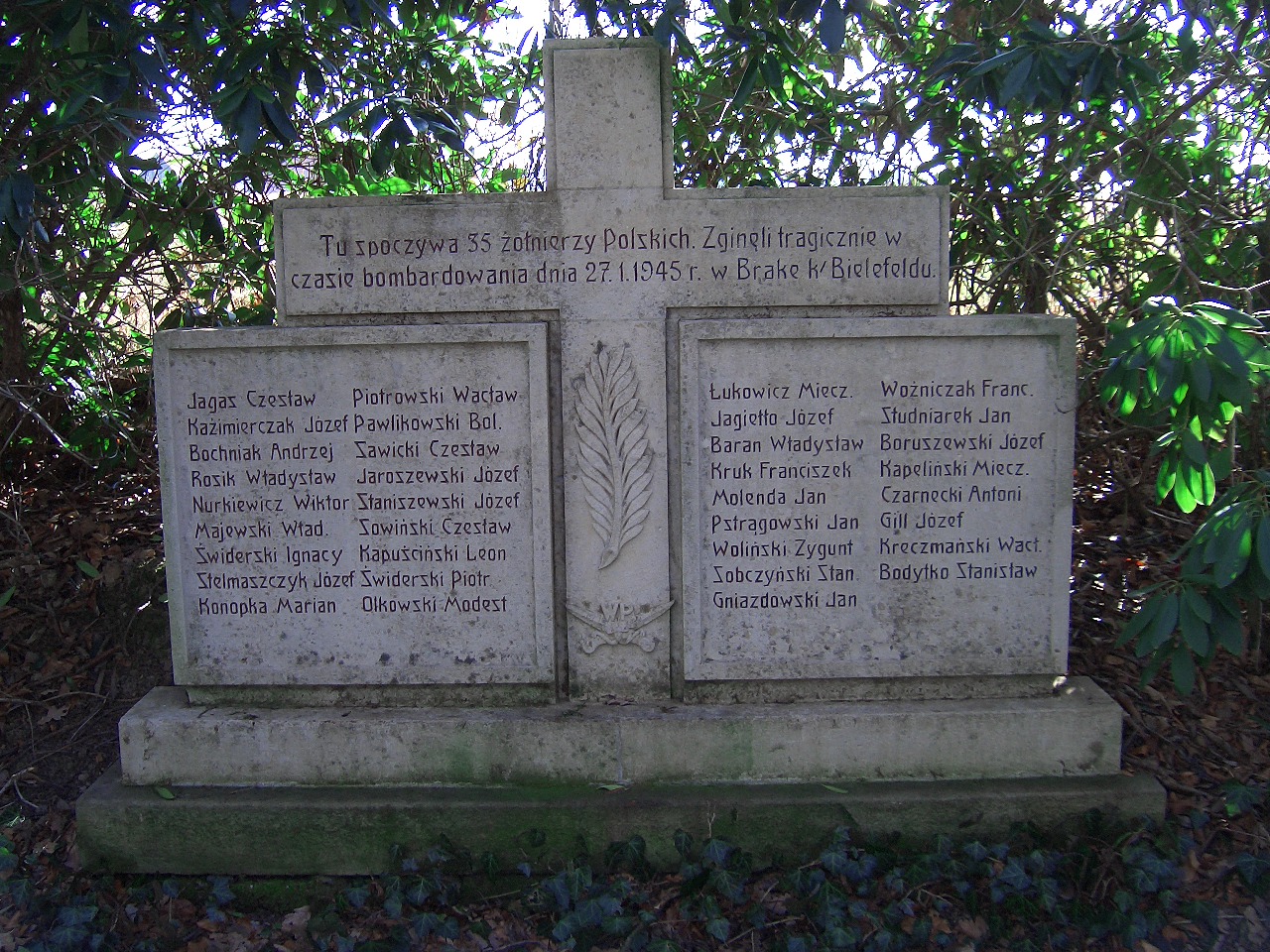 Nazwiska 35 polskich żołnierzy, którzy zgineli 27.01.1945 podczas bombardowania Brake