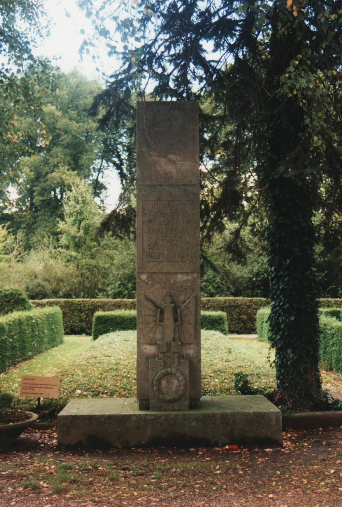 Stele auf dem polnischen Gräberfeld auf dem Friedhof in Höxter