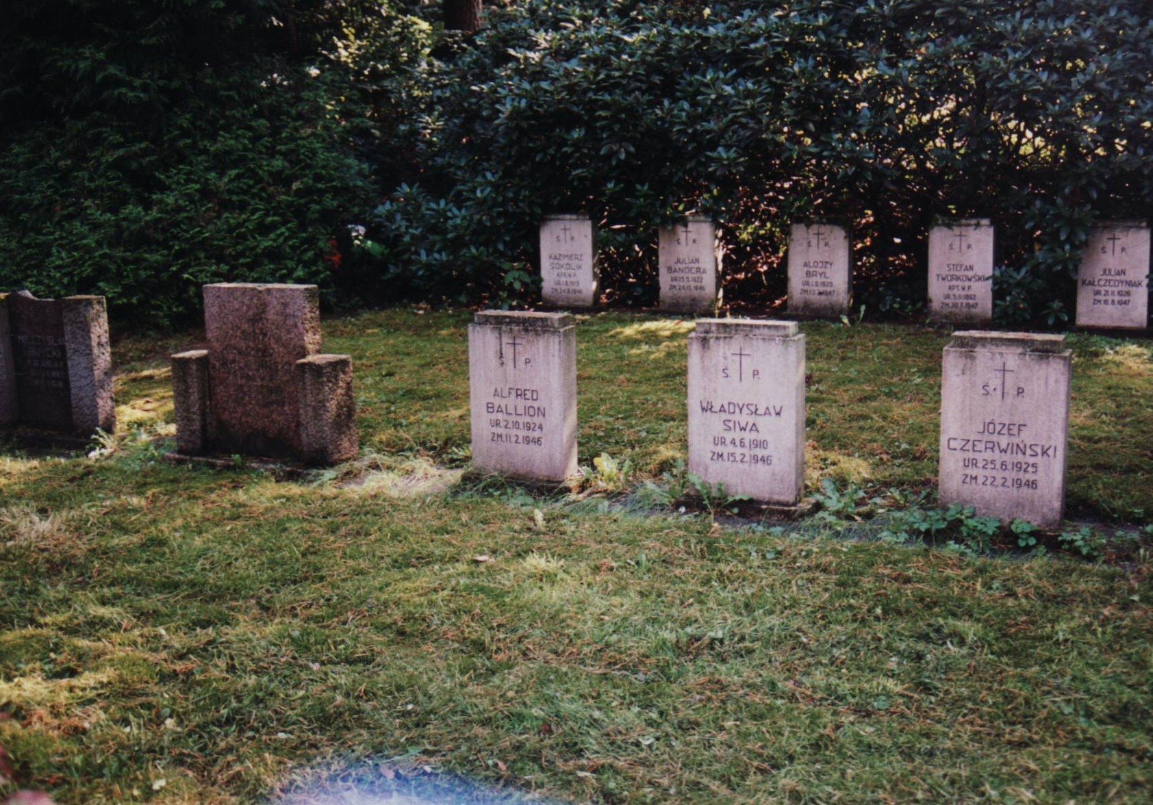 Polnische Grabsteine auf dem zweiten Gräberfeld