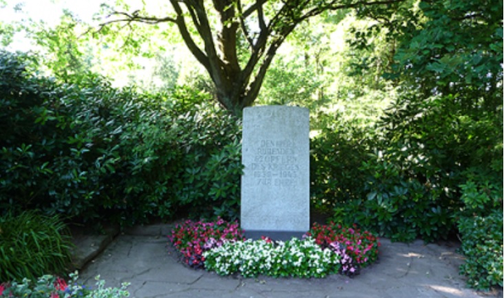 Kamień upamiętniający na cmentarzu w Stade-Campe