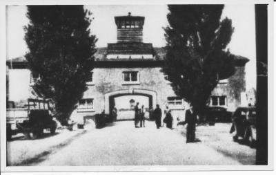 Konzentrationslager Dachau - Torbogen, ca. 1941. 