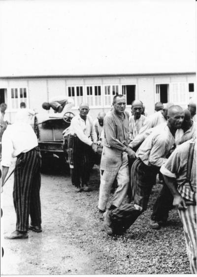Häftlinge in Dachau (2) - Photos stammen höchst wahrscheinlich von den amerikanischen Behörden. 