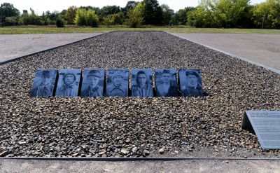 „Genickschuss-Anlage“  - Marian Stefanowski, an dieser Stelle wurden 1941 innerhalb von 10 Wochen über 10.000 sowjetische Kriegsgefangene in der „Genickschuss-Anlage“ erschossen, 12.08.2018 
