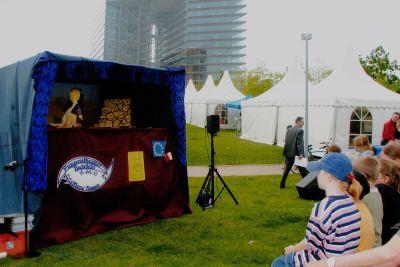 Feierlichkeiten zum Eintritt Polens in die EU am 1. Mai 2004 in Düsseldorf  - Das Stück „Der Kleine Prinz“ wurde zweisprachig, Polnisch-Deutsch, und open air aufgeführt