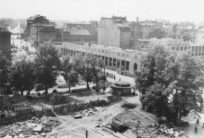 Ulica Świdnicka (Schweidnitzer Straße) und Plac Tadeusza Kościuszki (Tauentzienplatz) in Breslau, 1955 - Ulica Świdnicka (Schweidnitzer Straße) und Plac Tadeusza Kościuszki (Tauentzienplatz) in Breslau, 1955. 