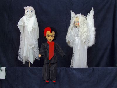 Der Tod, Teufel und ein Engel (von links)  - Puppen, die in mehreren Stücken Verwendung fanden, 2008