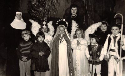 Gruppenfoto aller Kinder des Krippenspiels in Krakau  - 1961