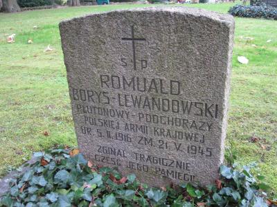 Grabsteine der beiden Polen -  