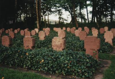 Tombstones at the war cemetery in Brakel -  