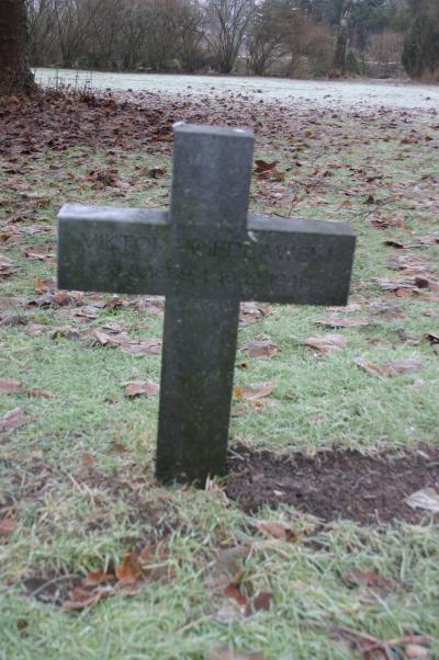 Weitere Gräber und Denkmal auf dem Gräberfeld 35 -  