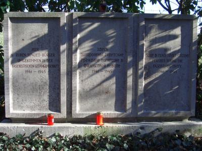 Grab- und Gedenksteine auf dem Hauptfriedhof Herford -  