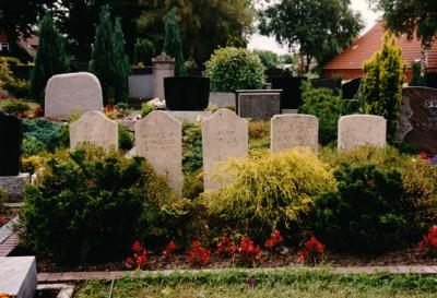 Impressionen von den Gräbern der polnischen Soldaten und dem Heseler Friedhof -  