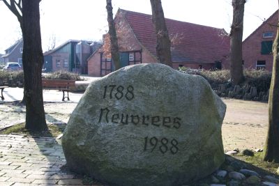 Pomnik z okazji 200-lecia wsi, Neuvrees, 2015 r. - Pomnik z okazji 200-lecia wsi, Neuvrees, 2015 r. 