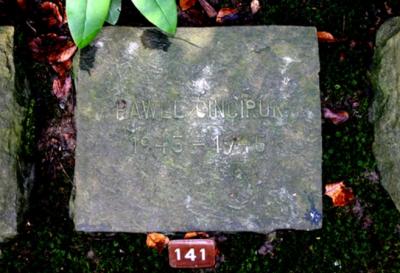 Cmentarz i kamienie nagrobne z polskobrzmiącymi nazwiskami -  