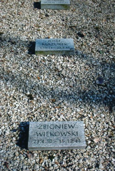 Polnische Grabsteine auf dem Hauptfriedhof in Mannheim -  