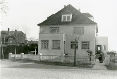 Haus der Familie Humke in Lahde 1941 - Vorwiegend hier spielten die deutschen Kinder mit dem Polen-Georg Fußball. 