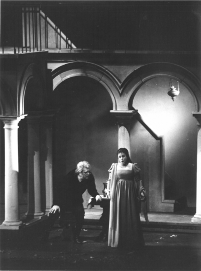 Peter Glossop und Costanza Cuccaro in Rigoletto, 1976 - Peter Glossop in der Titelrolle und Costanza Cuccaro als Gilda in „Rigoletto“ an der Bayerischen Staatsoper, München 1976 